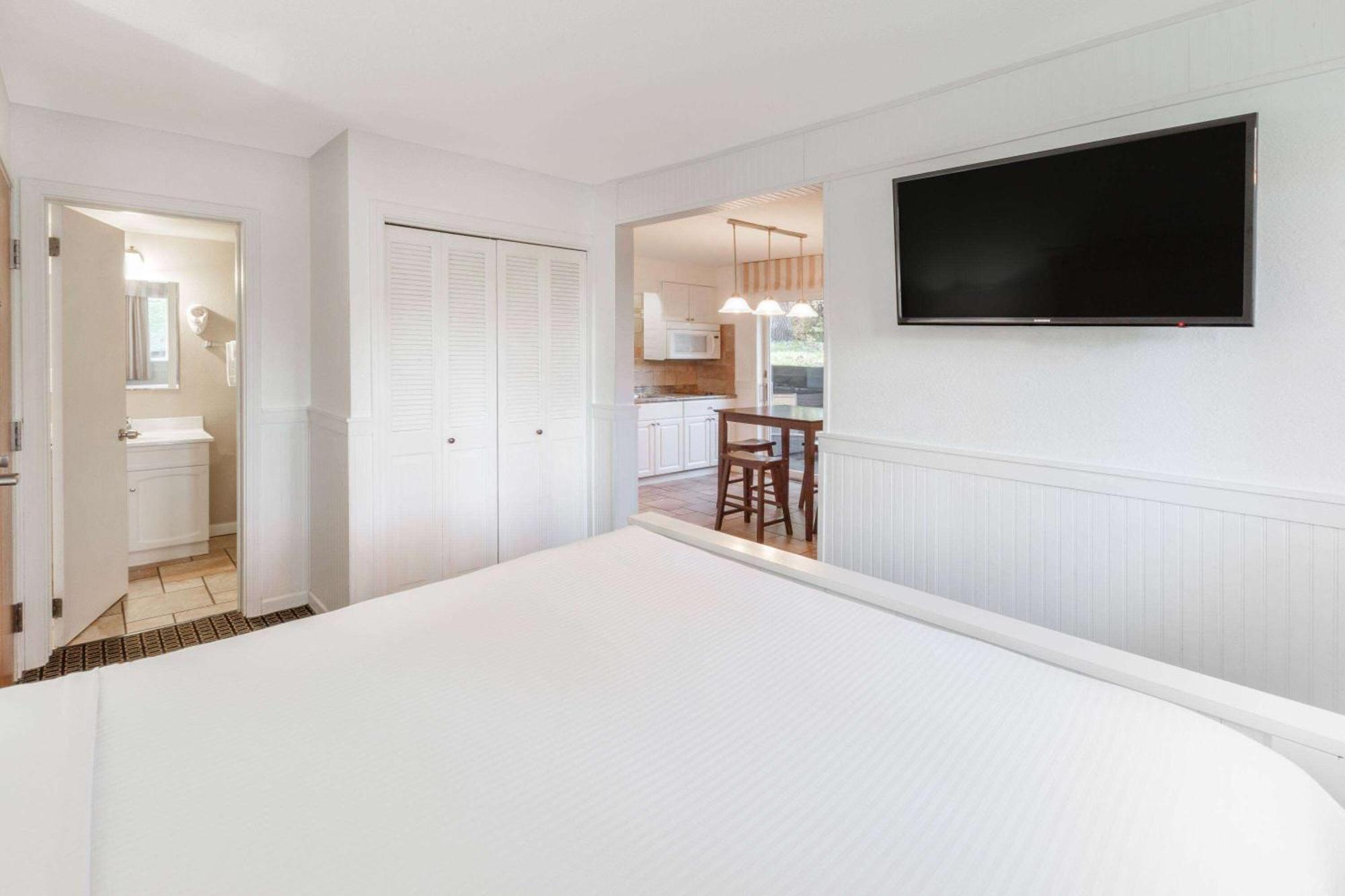 Travelodge By Wyndham Traverse Mi