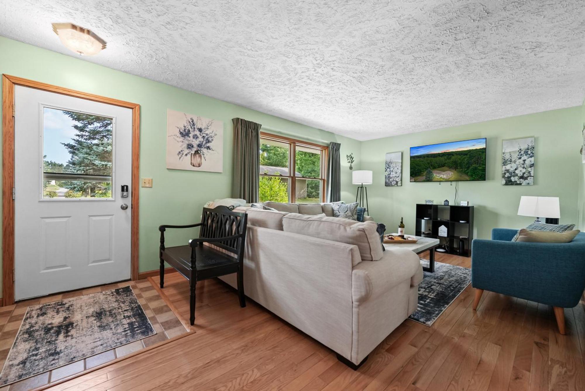 Lakefront Paradise 4 Bedroom W Direct Access, Pets Ok * Traverse City