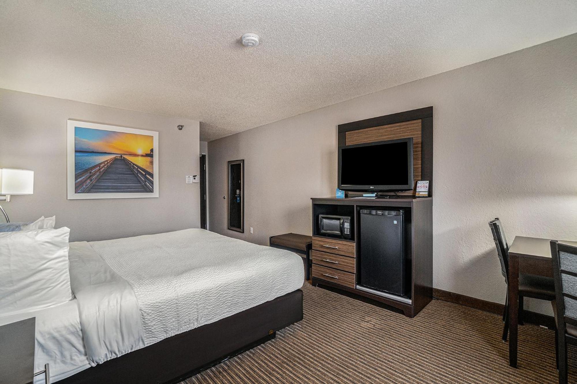 Hotel Days & By Wyndham Traverse