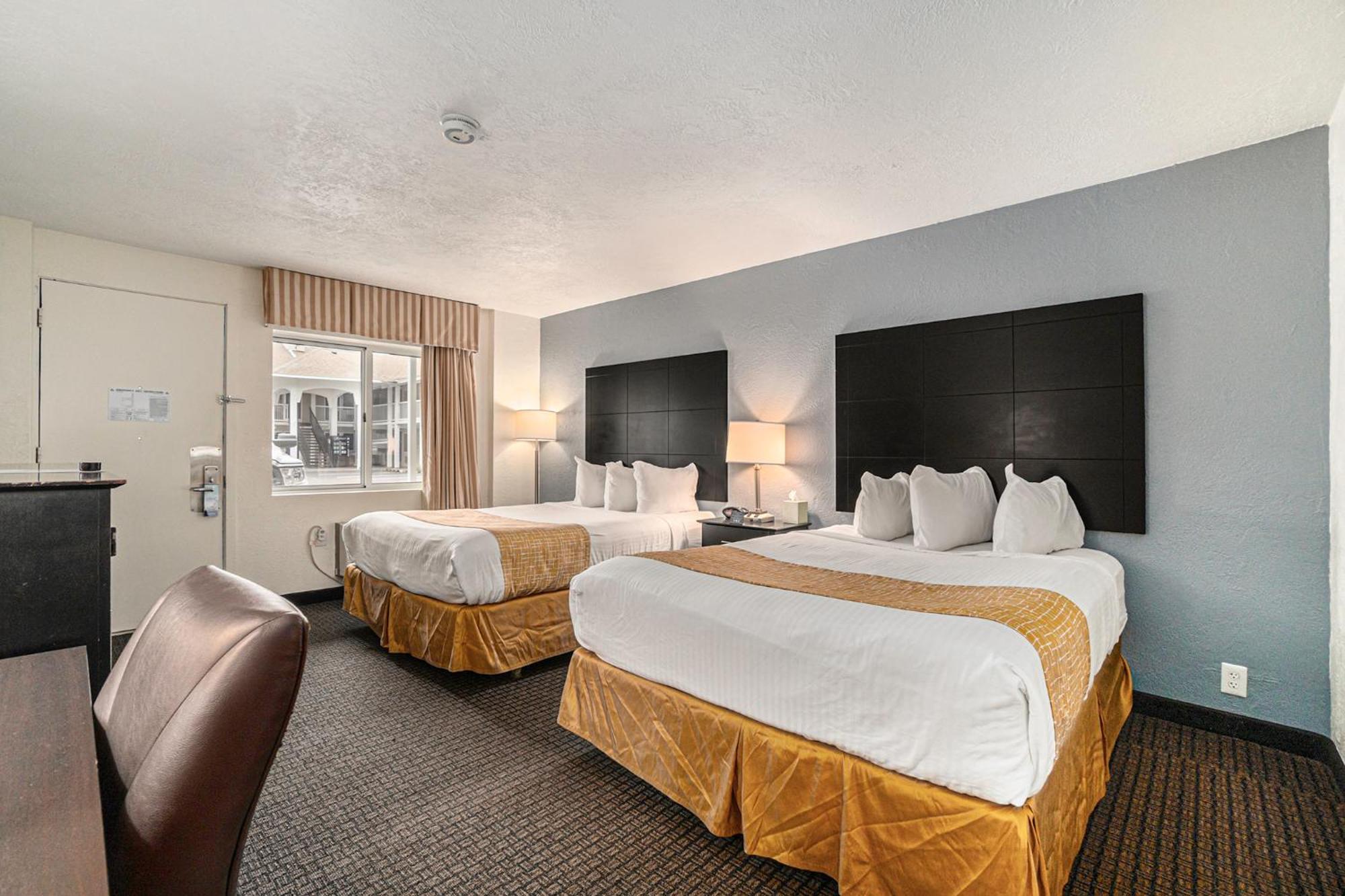 Travelodge By Wyndham Traverse Mi 2*