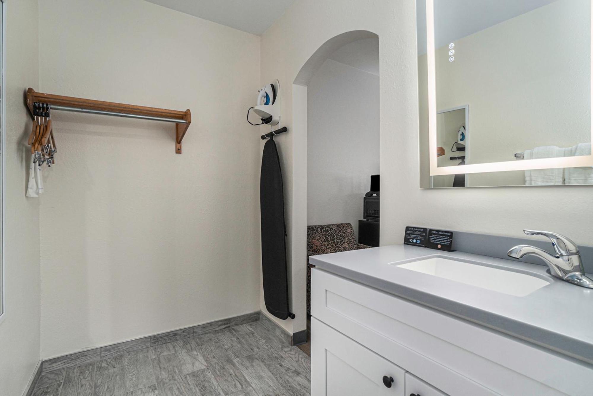 Travelodge By Wyndham Traverse Mi 2*