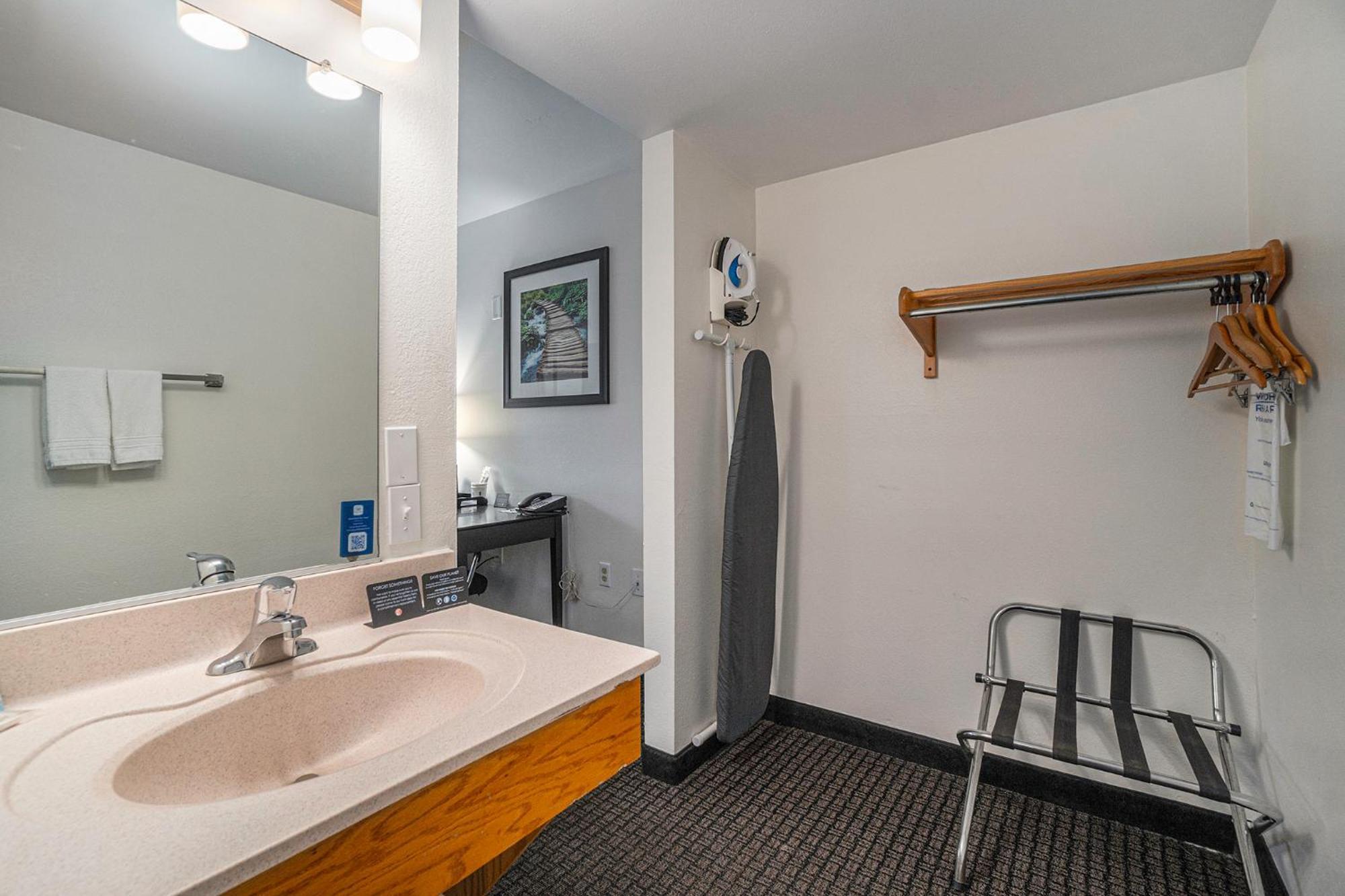 Travelodge By Wyndham Traverse Mi