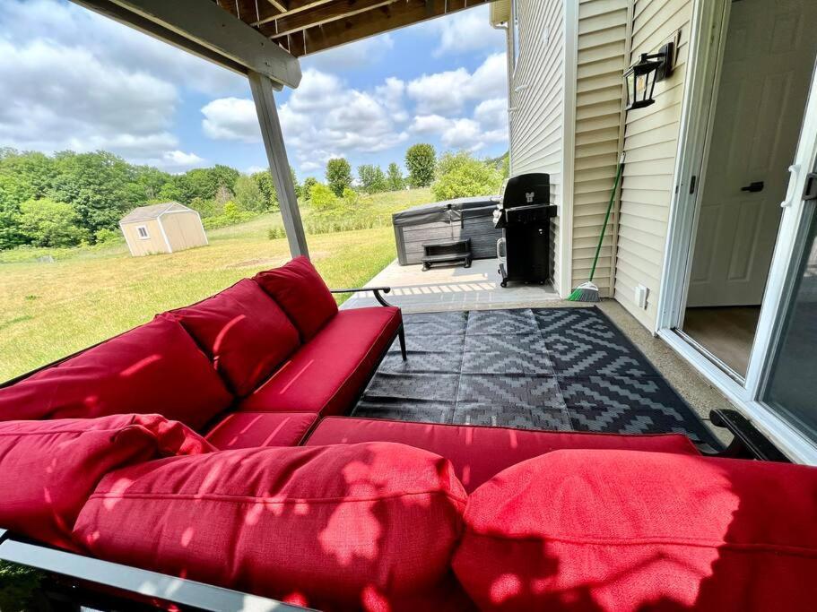 Dream Palace With Hot Tub-game Room-fire Pit-5br-3ba Villa