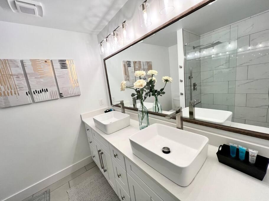 Dream Palace With Hot Tub-game Room-fire Pit-5br-3ba Villa *