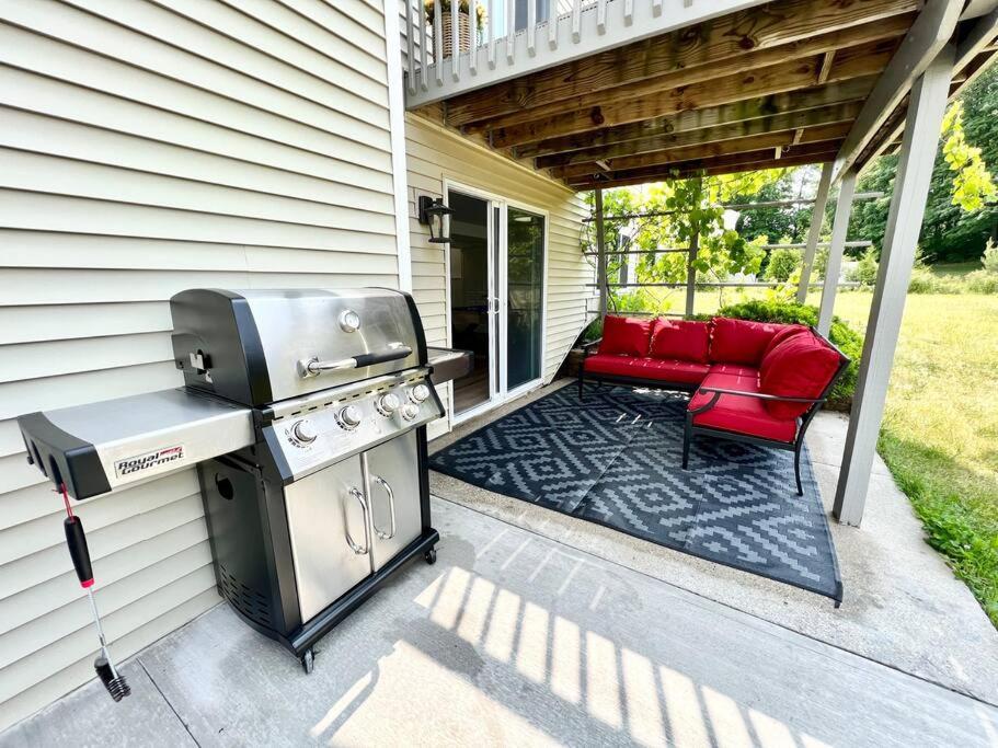 Villa Dream Palace With Hot Tub-game Room-fire Pit-5br-3ba Traverse City