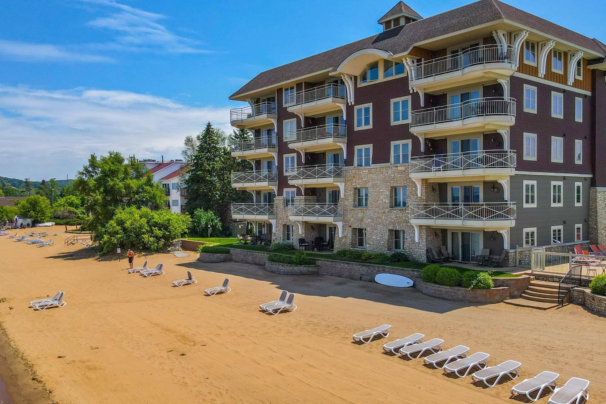 Beachfront Traverse With Pool * Traverse City