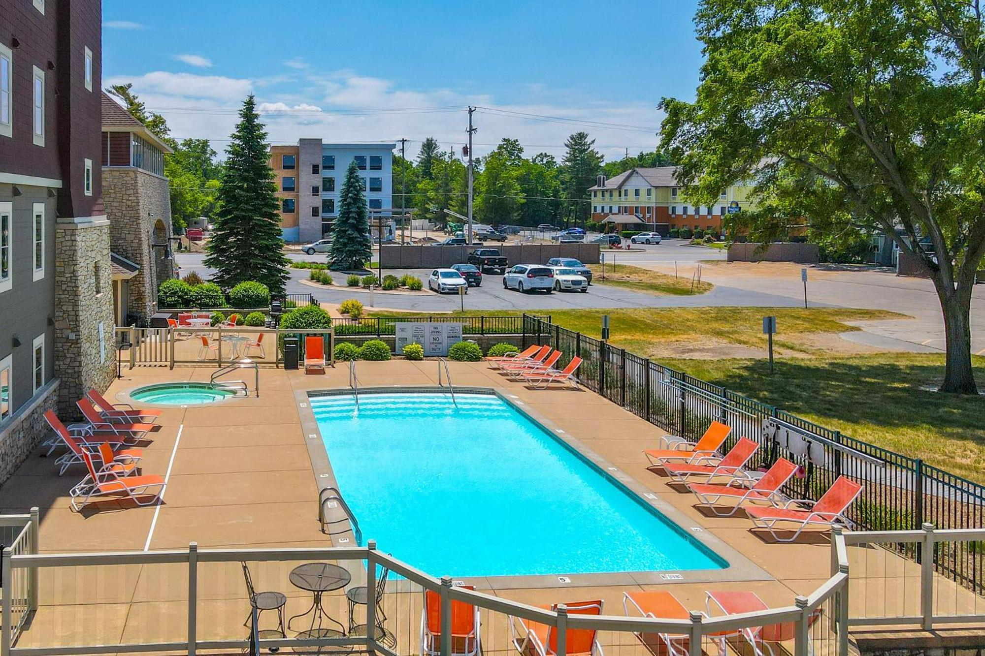 Beachfront Traverse With Pool