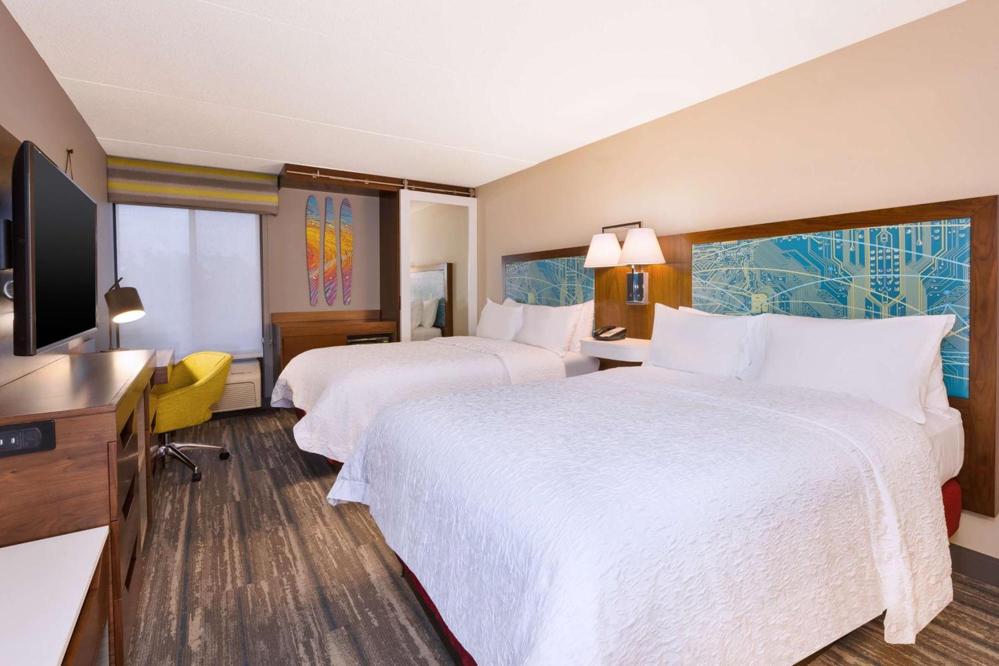 Hampton Traverse Hotel