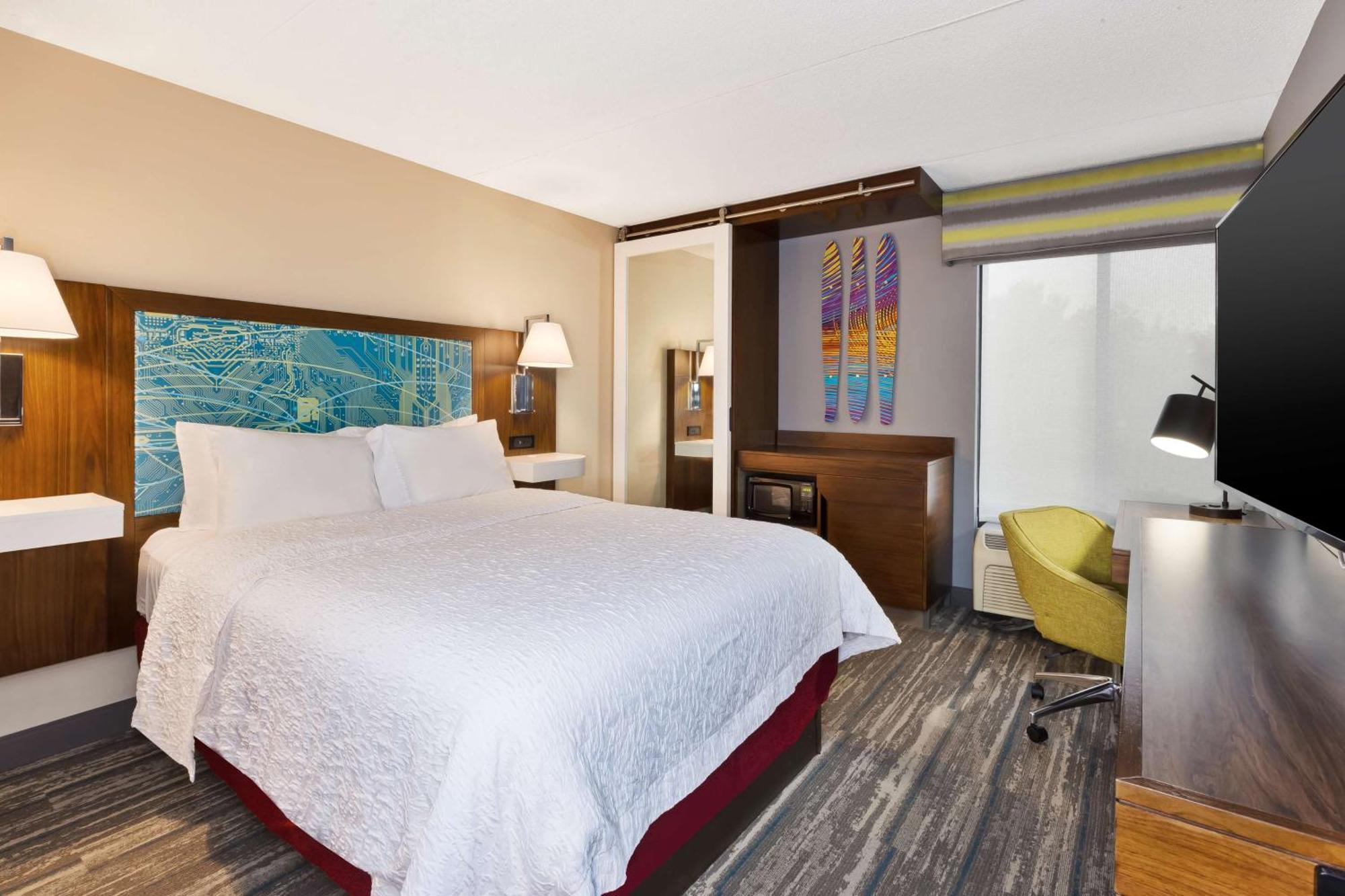 Hampton Traverse Hotel 3*