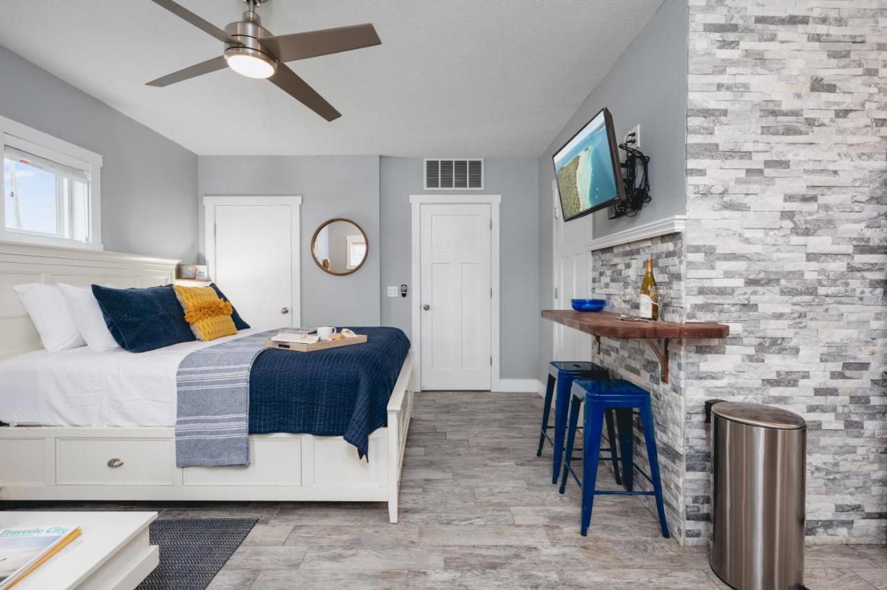 Harbor Close To Downtown Beaches And Wineries Holiday home
