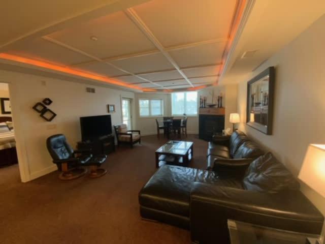 Beautiful First Floor With Patio To The Bay