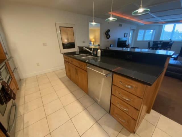 Beautiful First Floor With Patio To The Bay Holiday home *