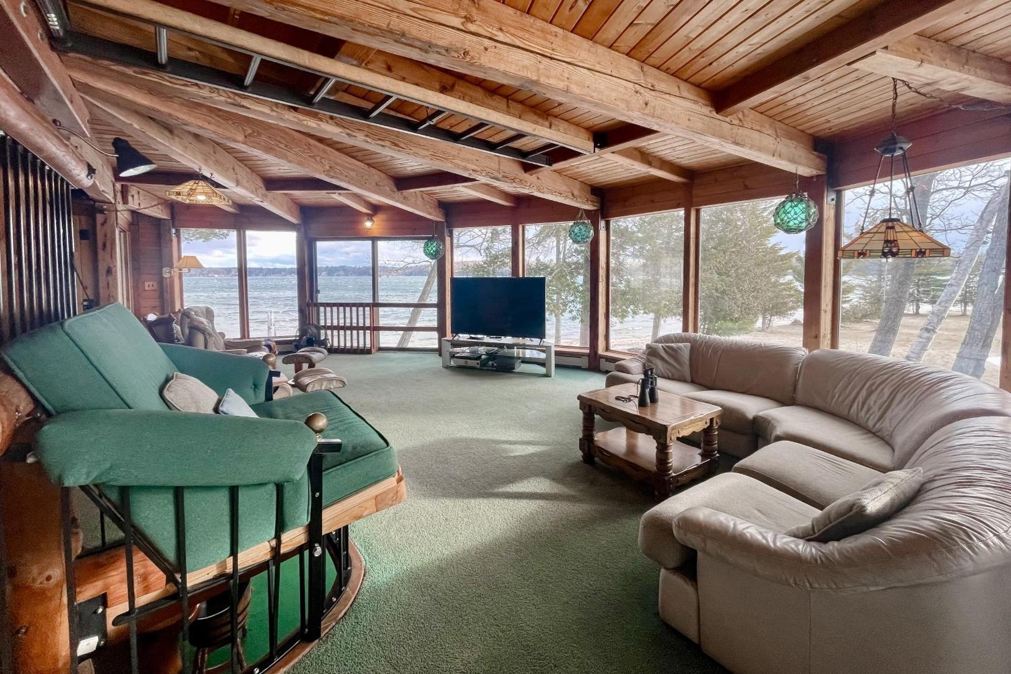 Lakefront Serenade Holiday home *