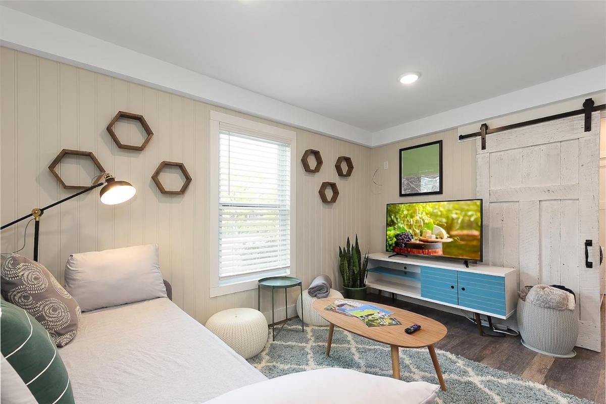 Holiday home Contemporary Mid-century Style Downtown Ac *