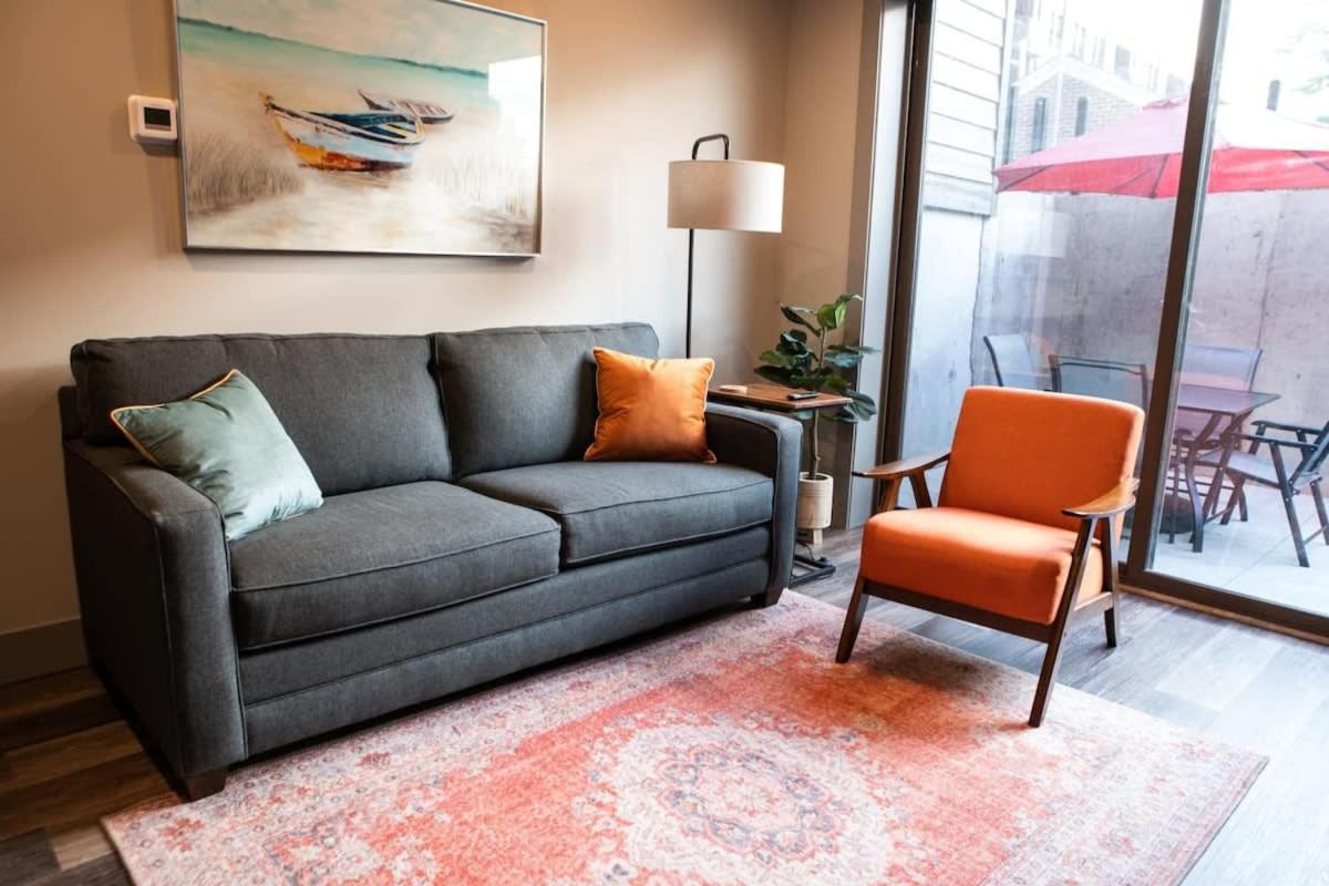 Modern State Unit 2 Apartment *