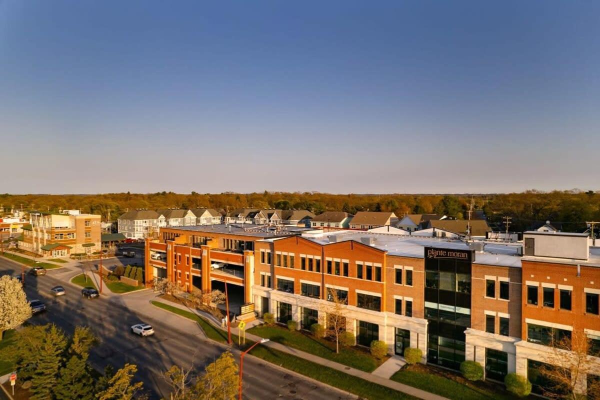 Apartment West Bay Overlook In Downtown Tc