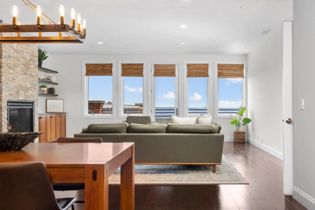 West Bay Overlook In Downtown Tc Apartment *