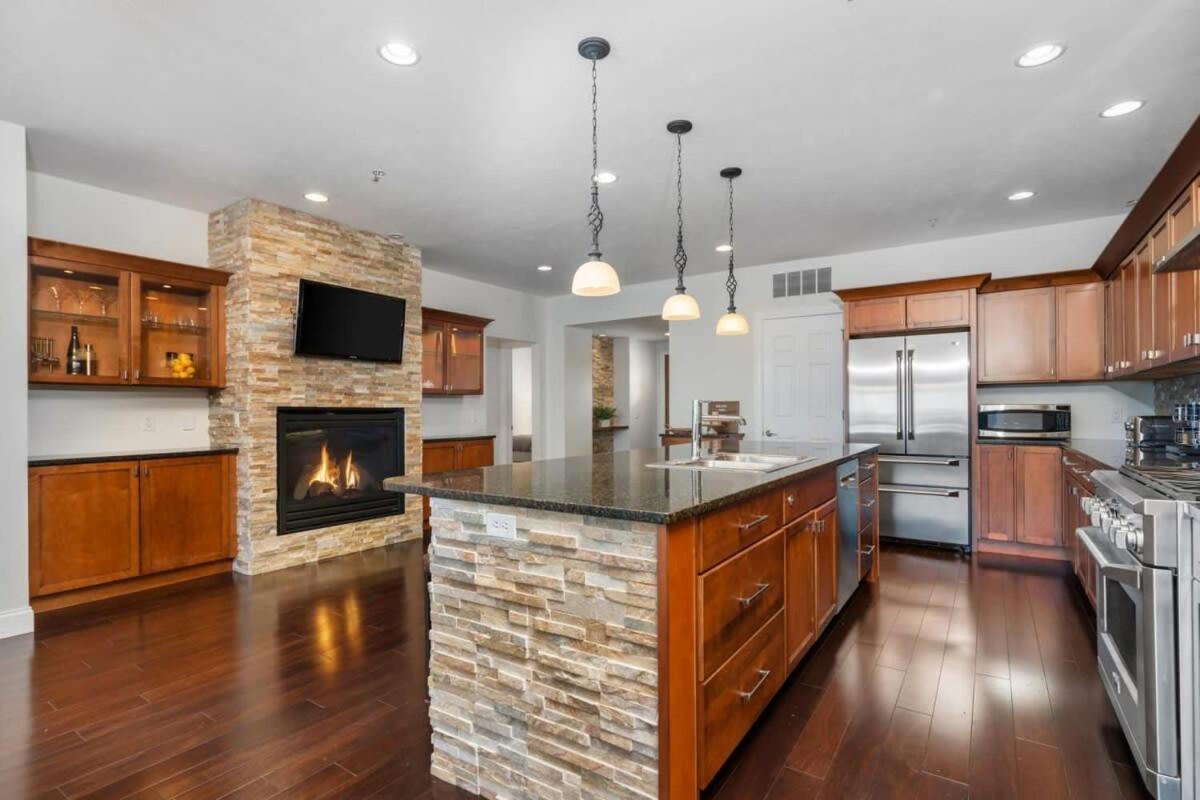 West Bay Overlook In Downtown Tc Apartment