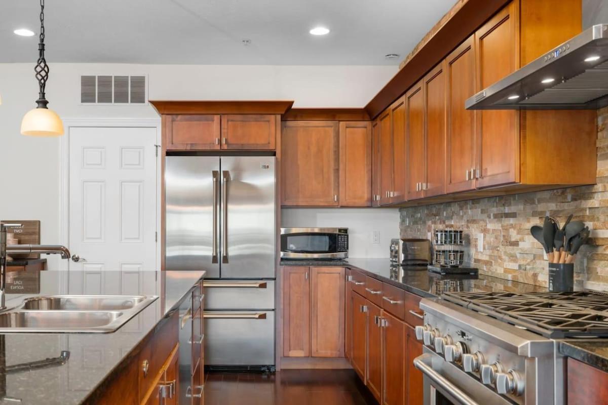 West Bay Overlook In Downtown Tc Apartment *