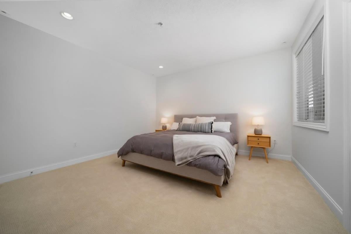 Apartment West Bay Overlook In Downtown Tc *