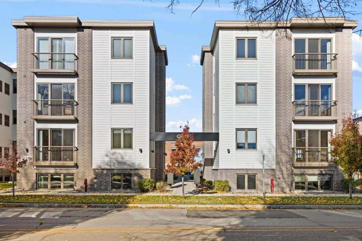 Capri Unit 001 In The Heart Of Downtown Tc