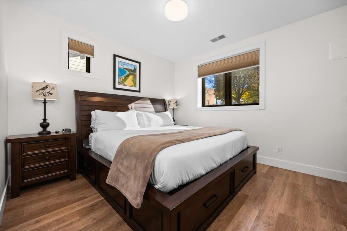 Capri Unit 001 In The Heart Of Downtown Tc *