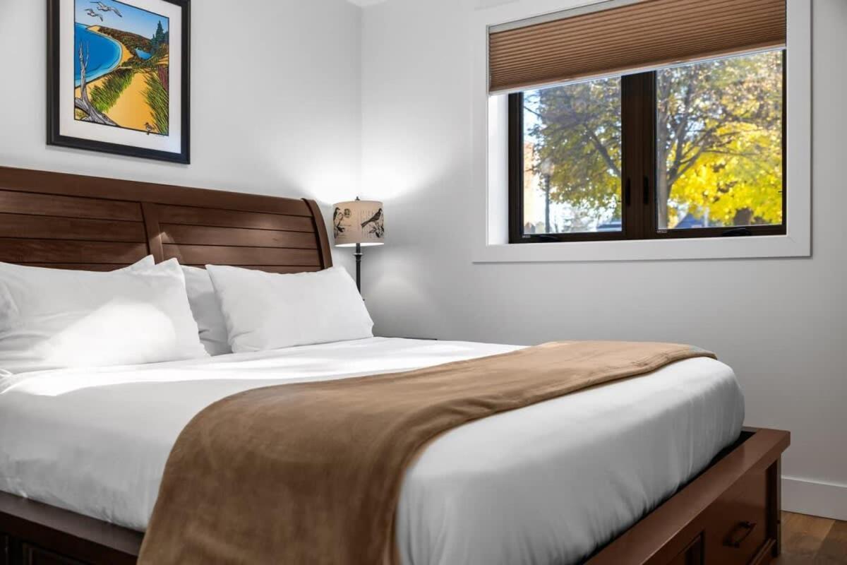 Capri Unit 001 In The Heart Of Downtown Tc Holiday home