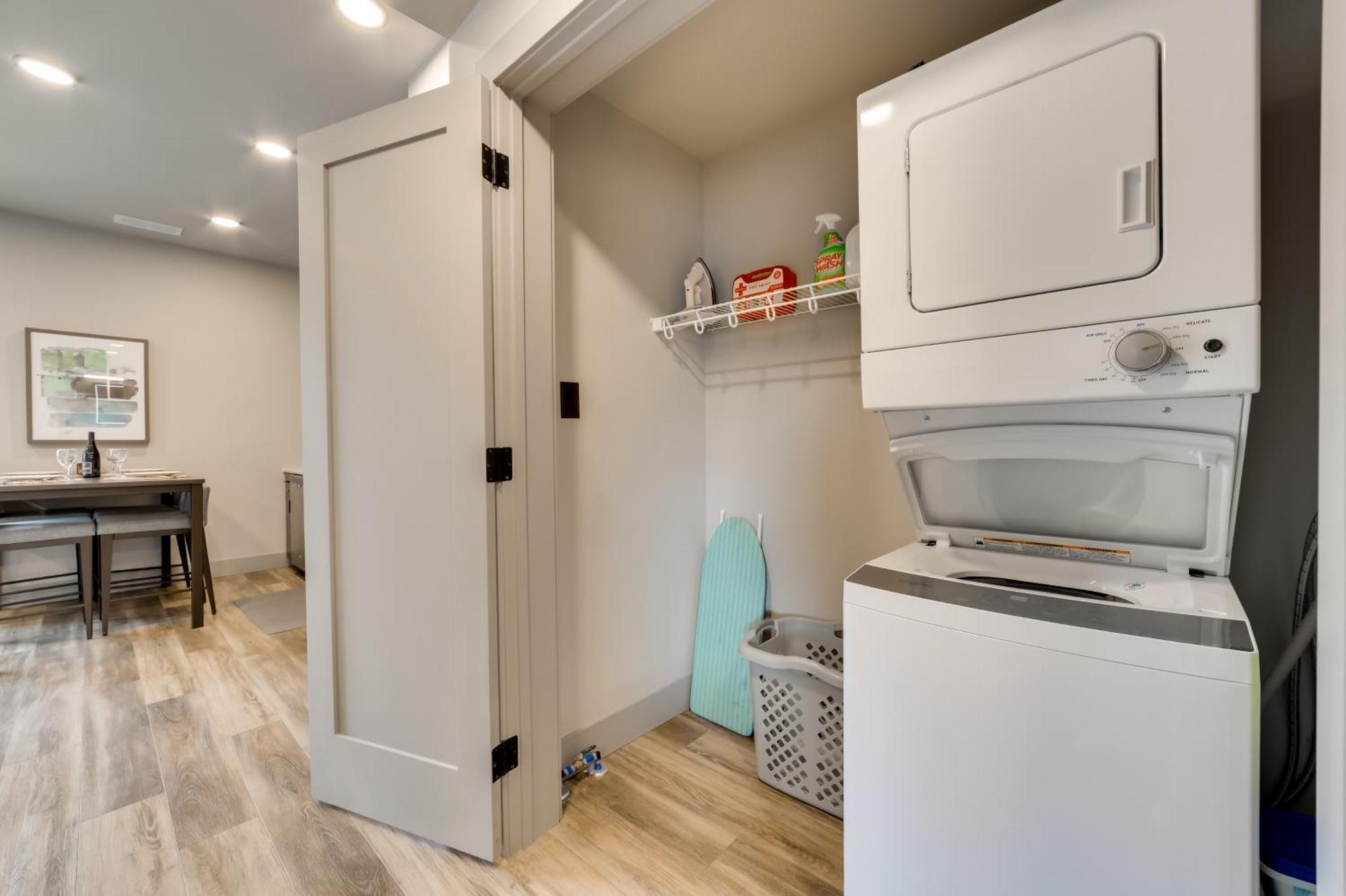 Traverse With Balcony Walk To Downtown!
