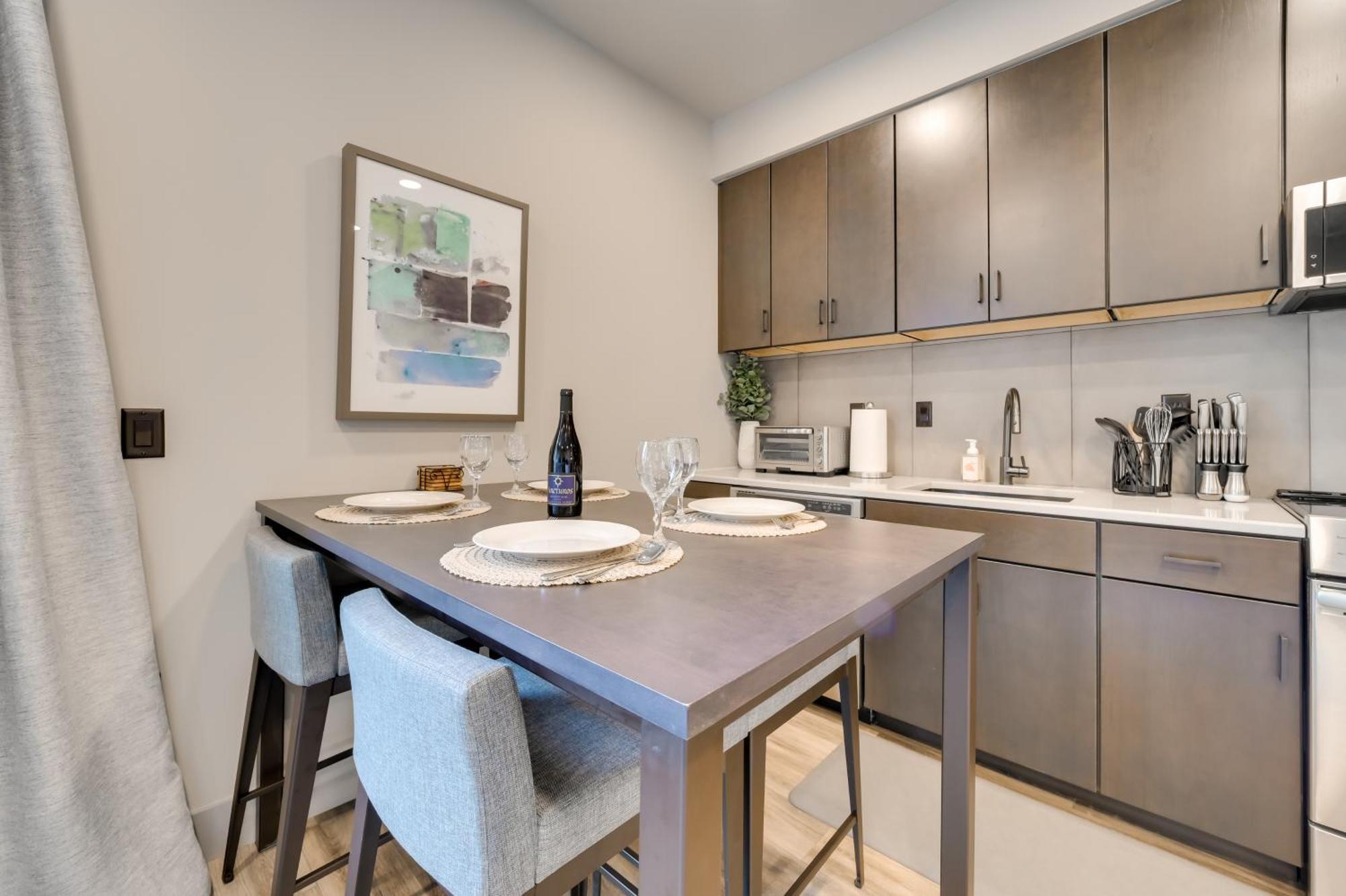 Apartment Traverse With Balcony Walk To Downtown! Traverse City