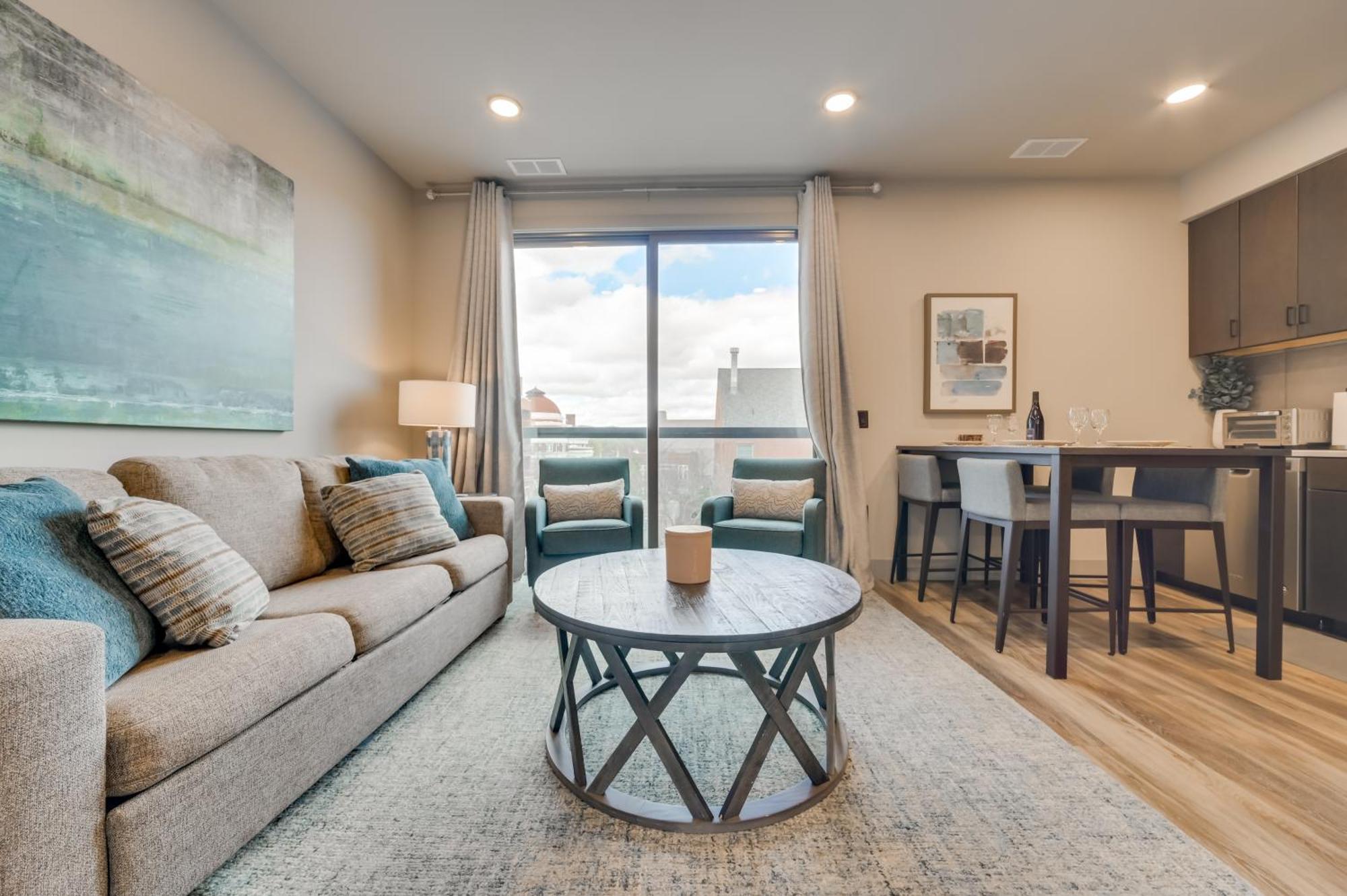 Apartment Traverse With Balcony Walk To Downtown! Traverse City