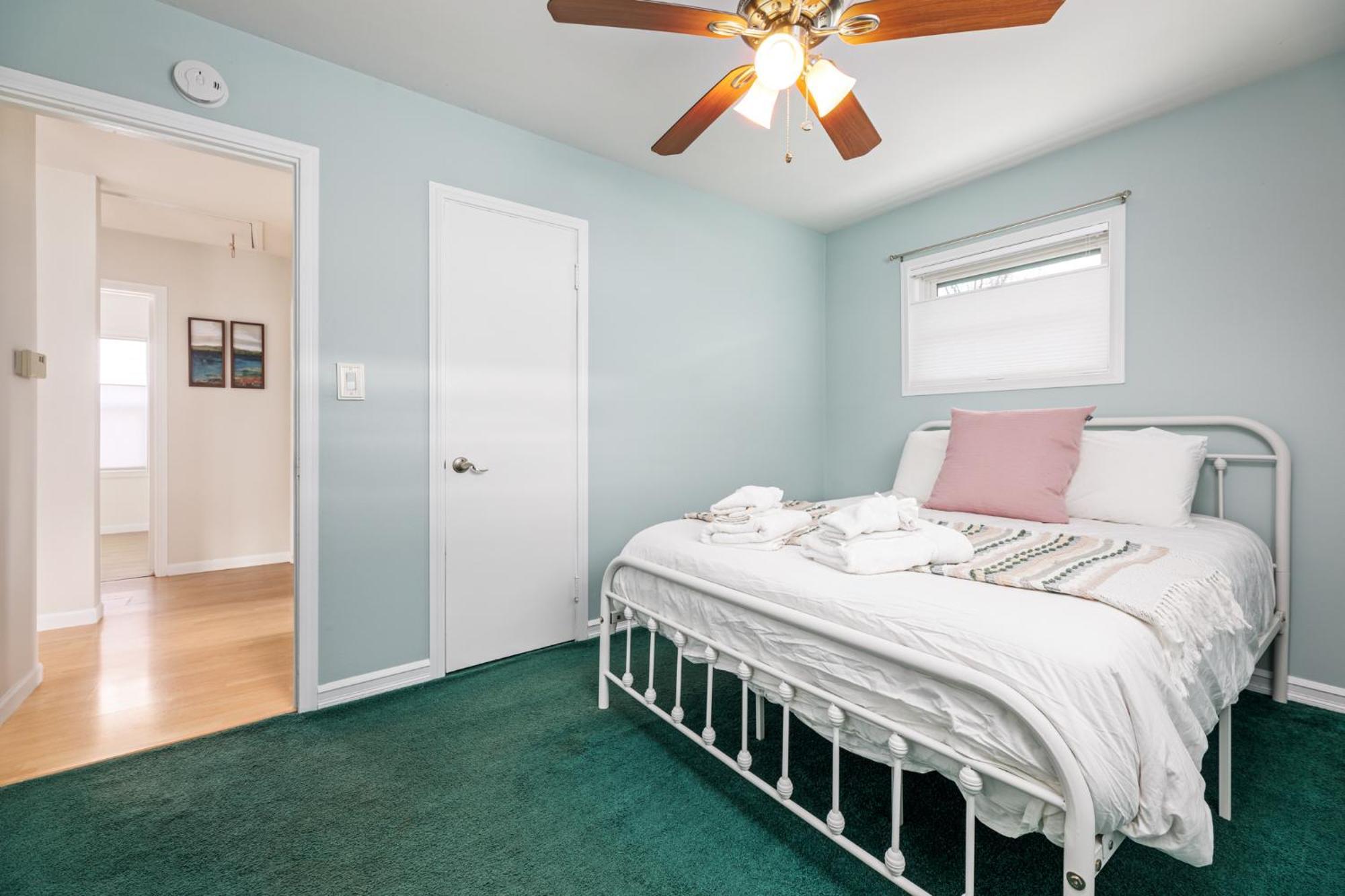 Bay Breeze Getaway Blocks To The Downtown Ac Fenced Yard