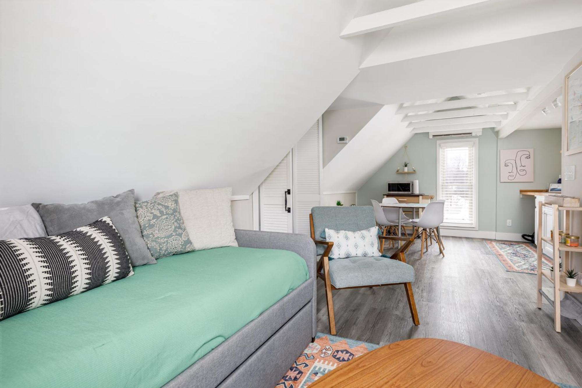 Modern Mid-century Downtown Ac Walkable Traverse City