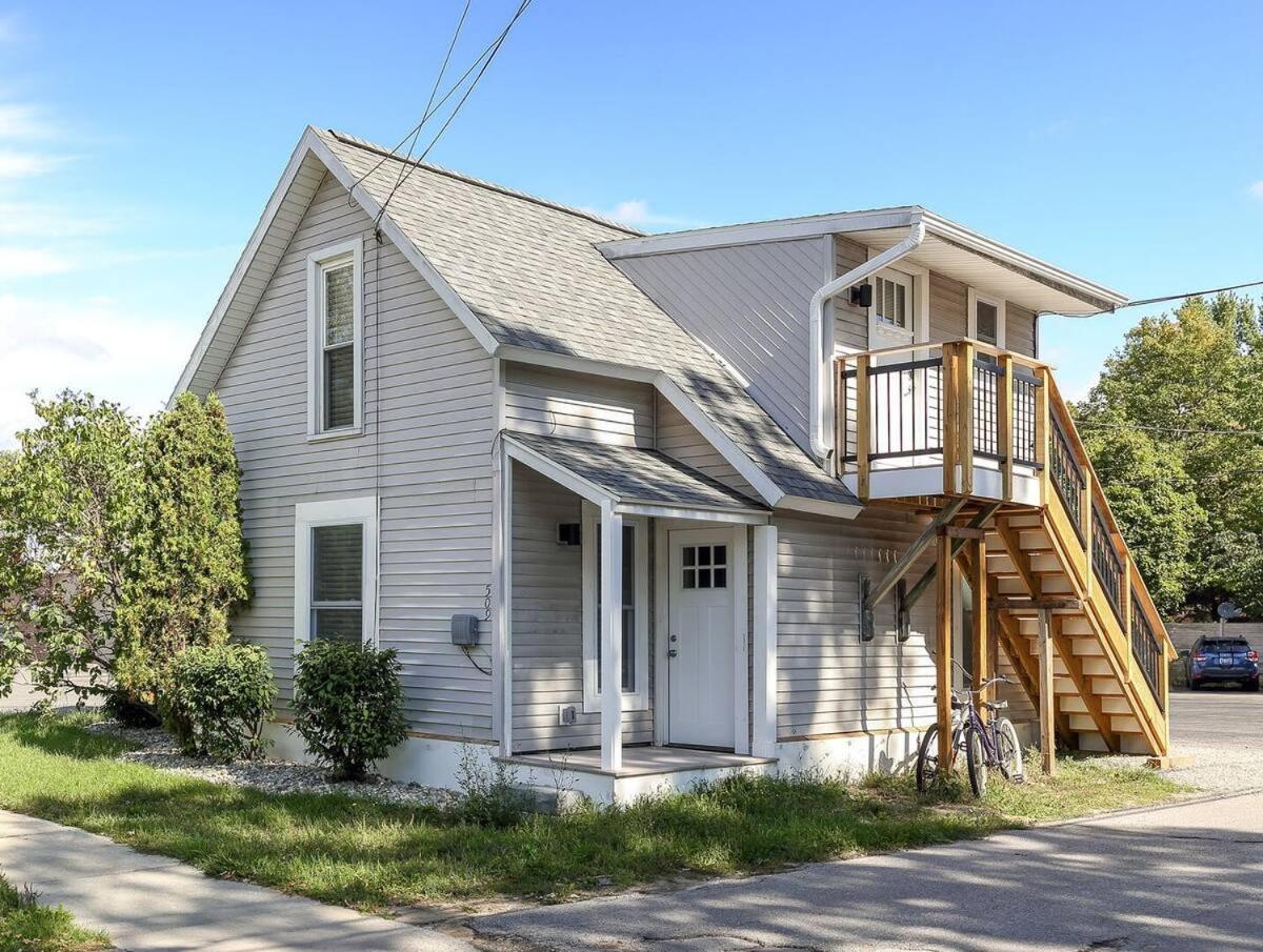 Holiday home Modern Duplex Downtown Ac Walkable Traverse City