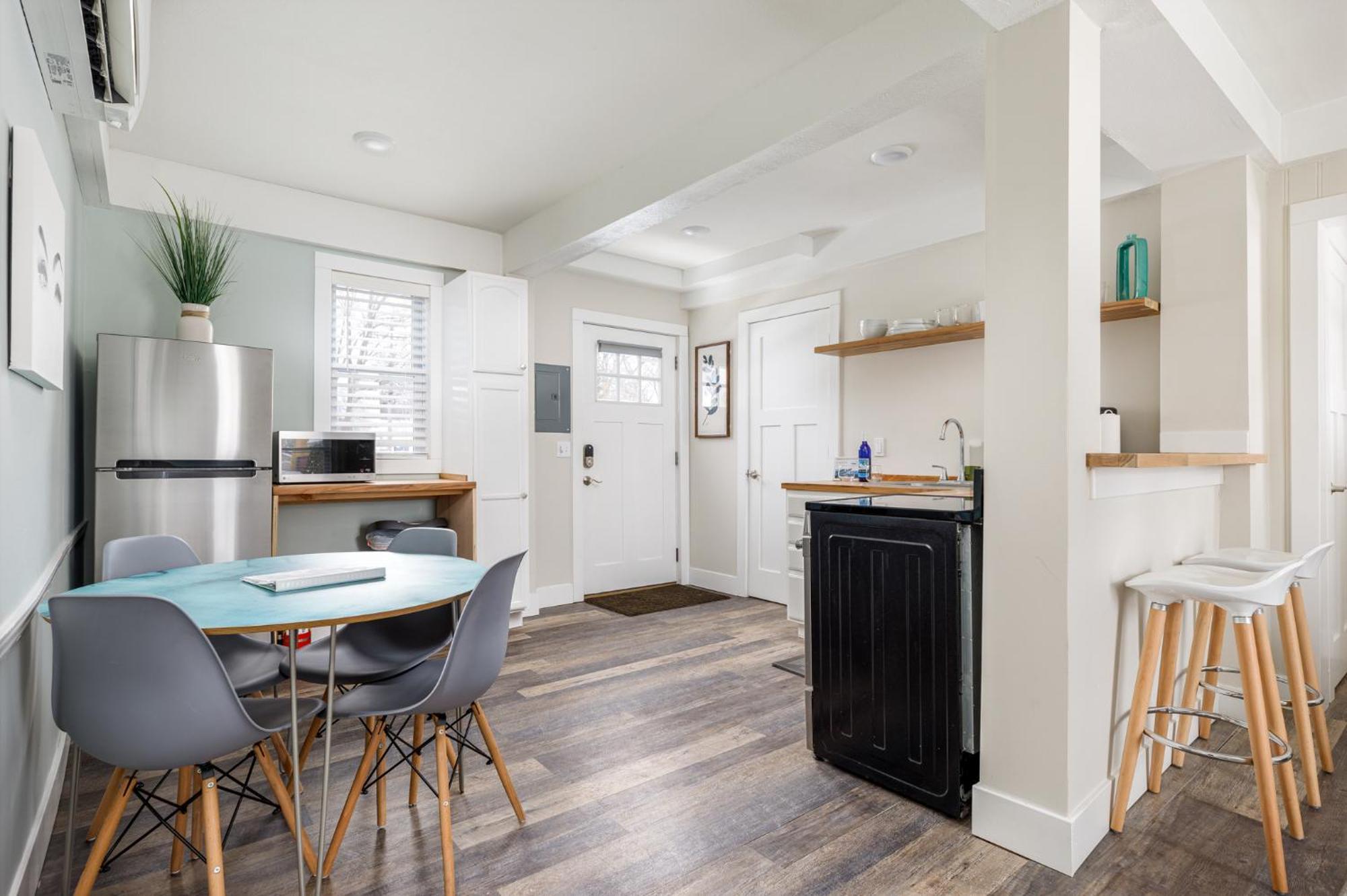 Modern Duplex Downtown Ac Walkable * Traverse City