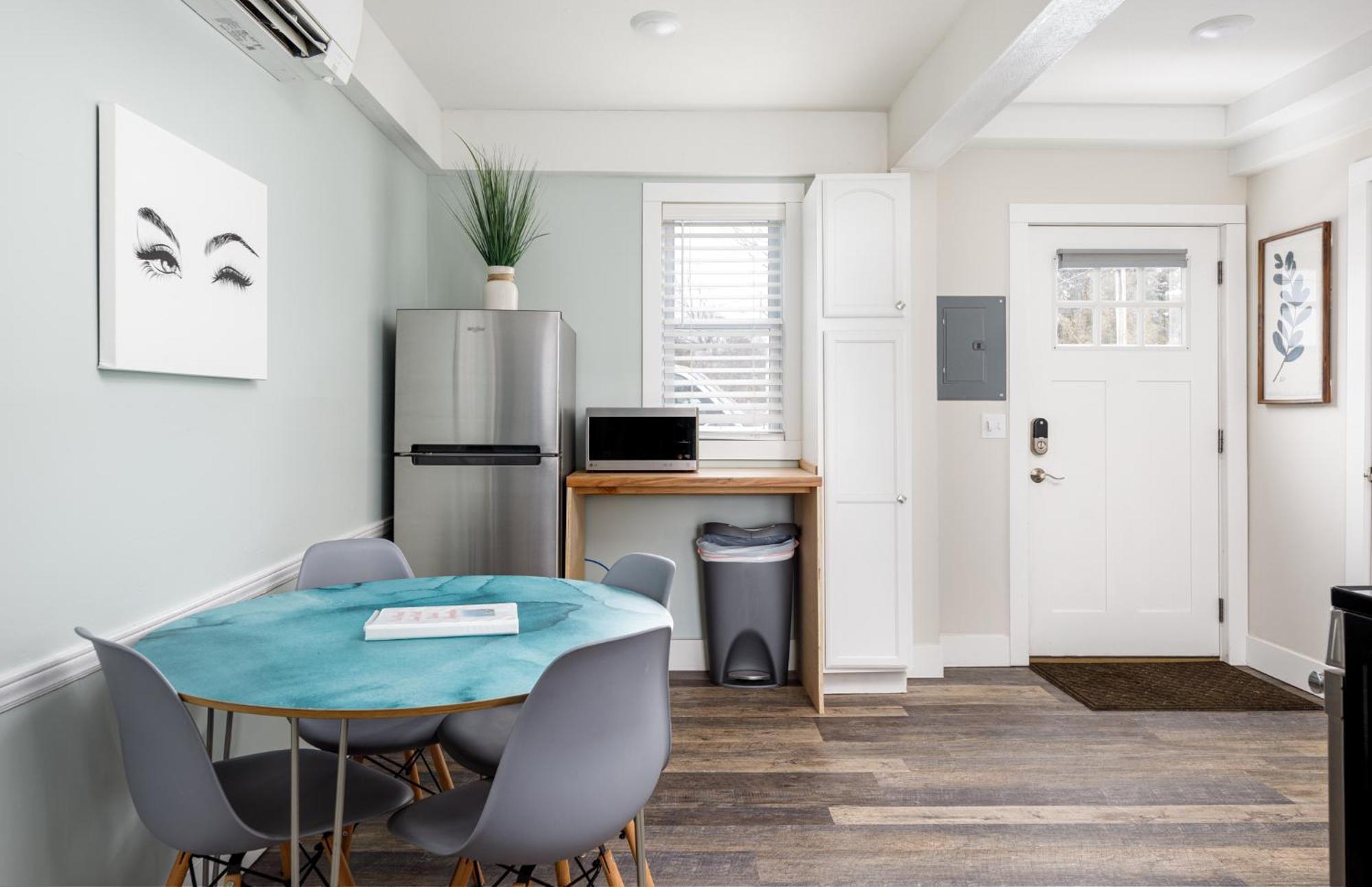 Modern Duplex Downtown Ac Walkable Holiday home Traverse City