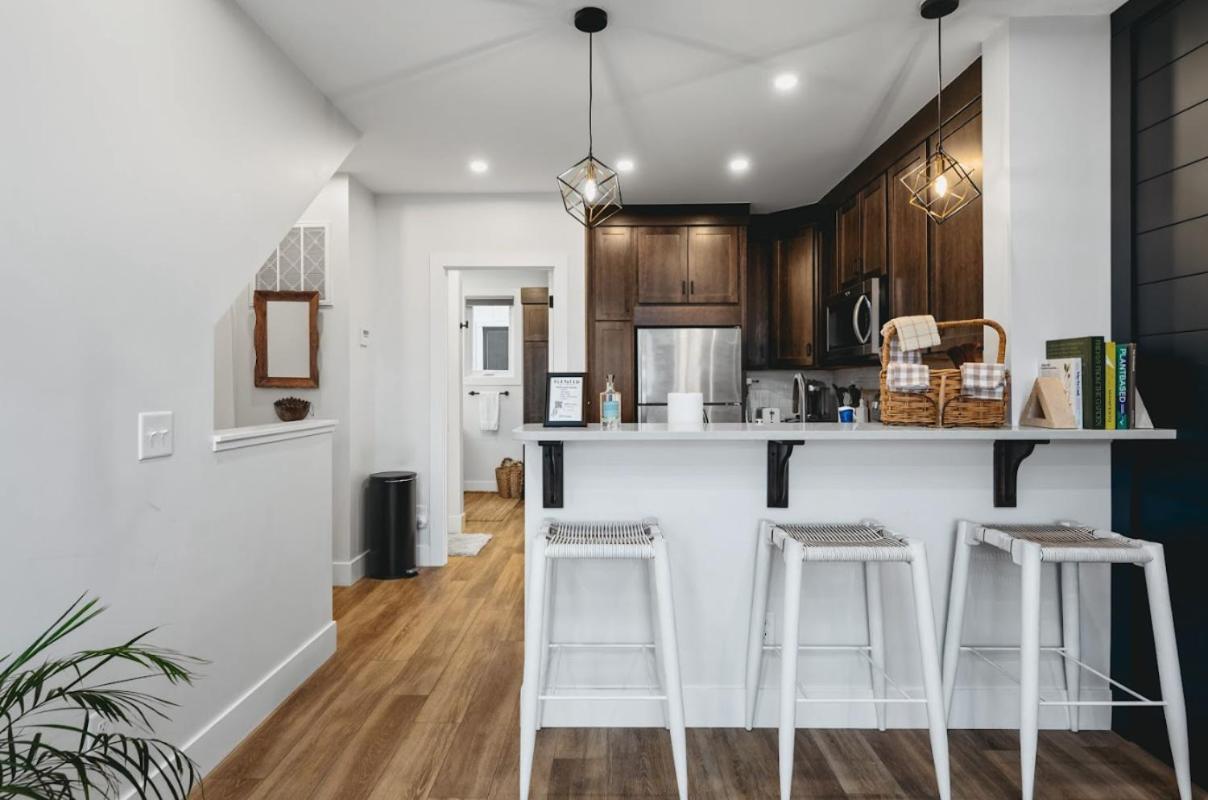 The Loft On Gillis Ac Downtown Rooftop Apartment