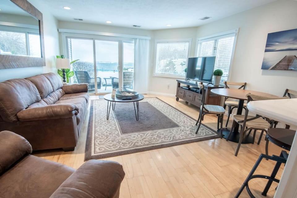 Holiday home Incredible Ac Pool Hot Tub Sunrise Traverse City