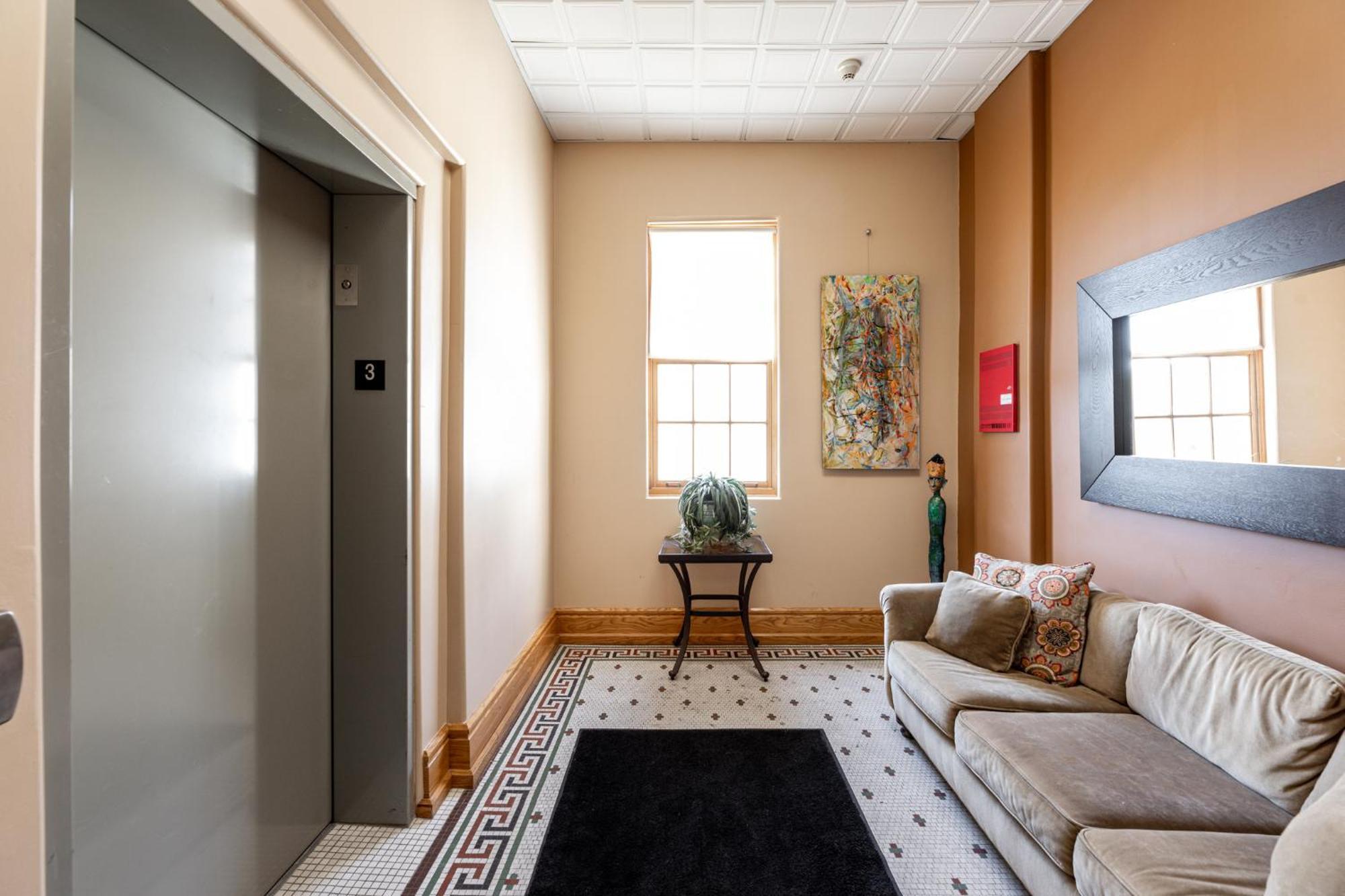 Luxury Penthouse Ac Fireplace Balcony * Traverse City
