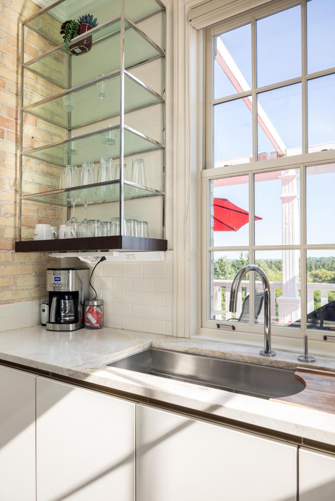 Luxury Penthouse Ac Fireplace Balcony *