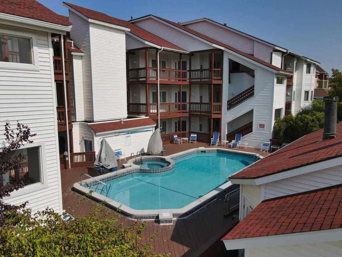 Incredible Ac Pool Hot Tub Sunrise Holiday home
