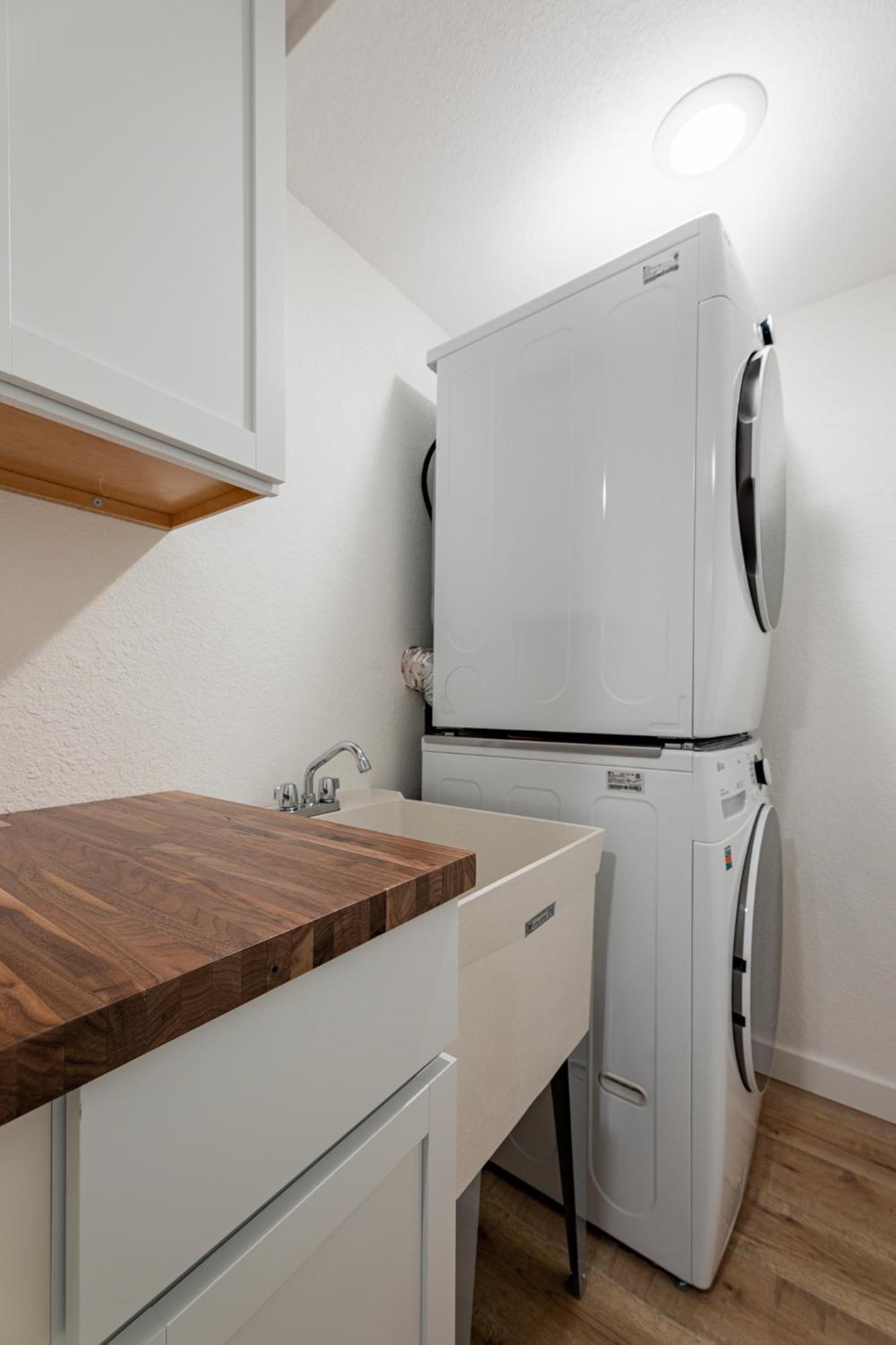 Apartment Modern & Cozy Walk To Downtown &