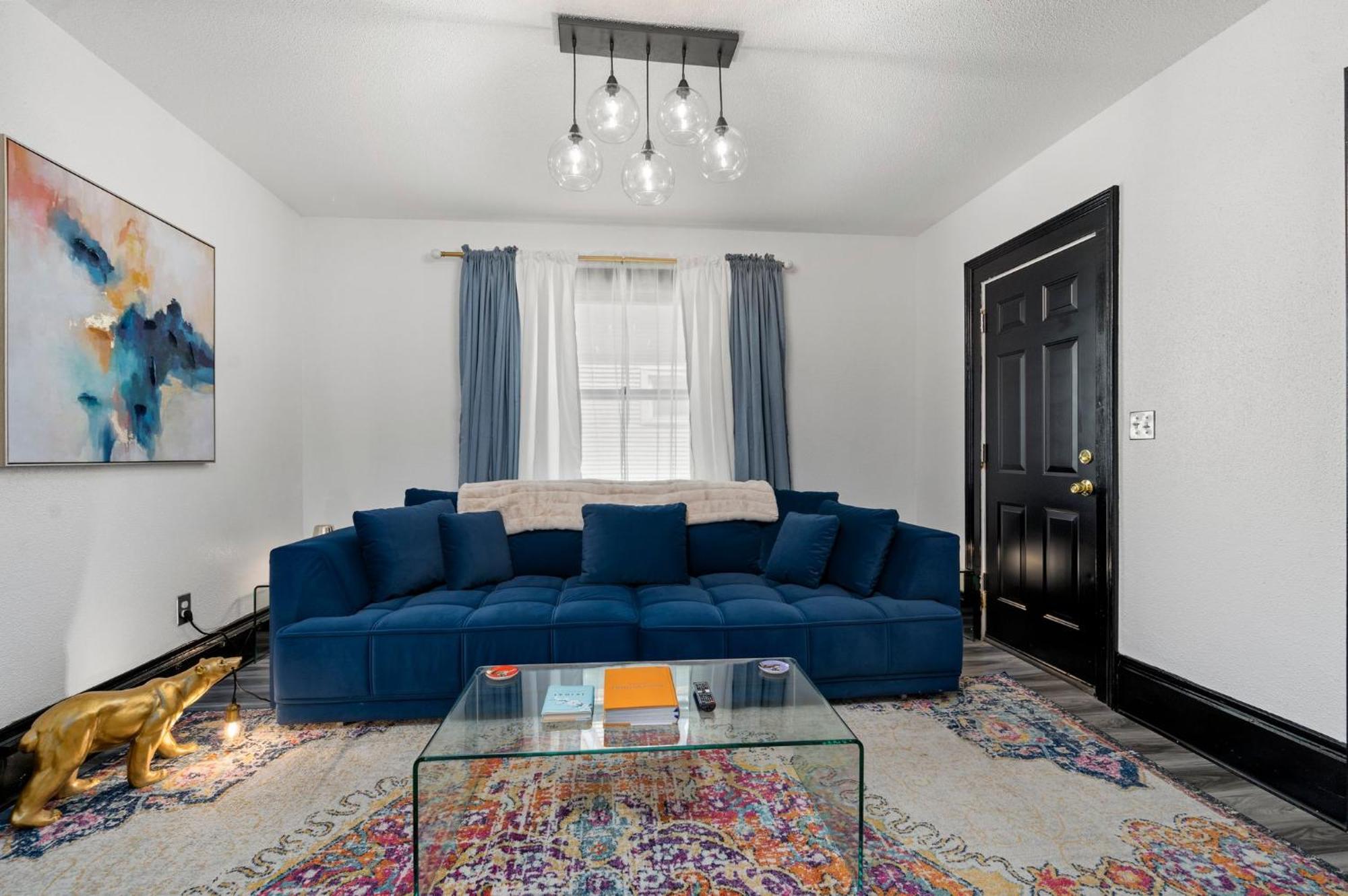 Vintage Vibes Duplex Downtown Ac Restaurants Holiday home