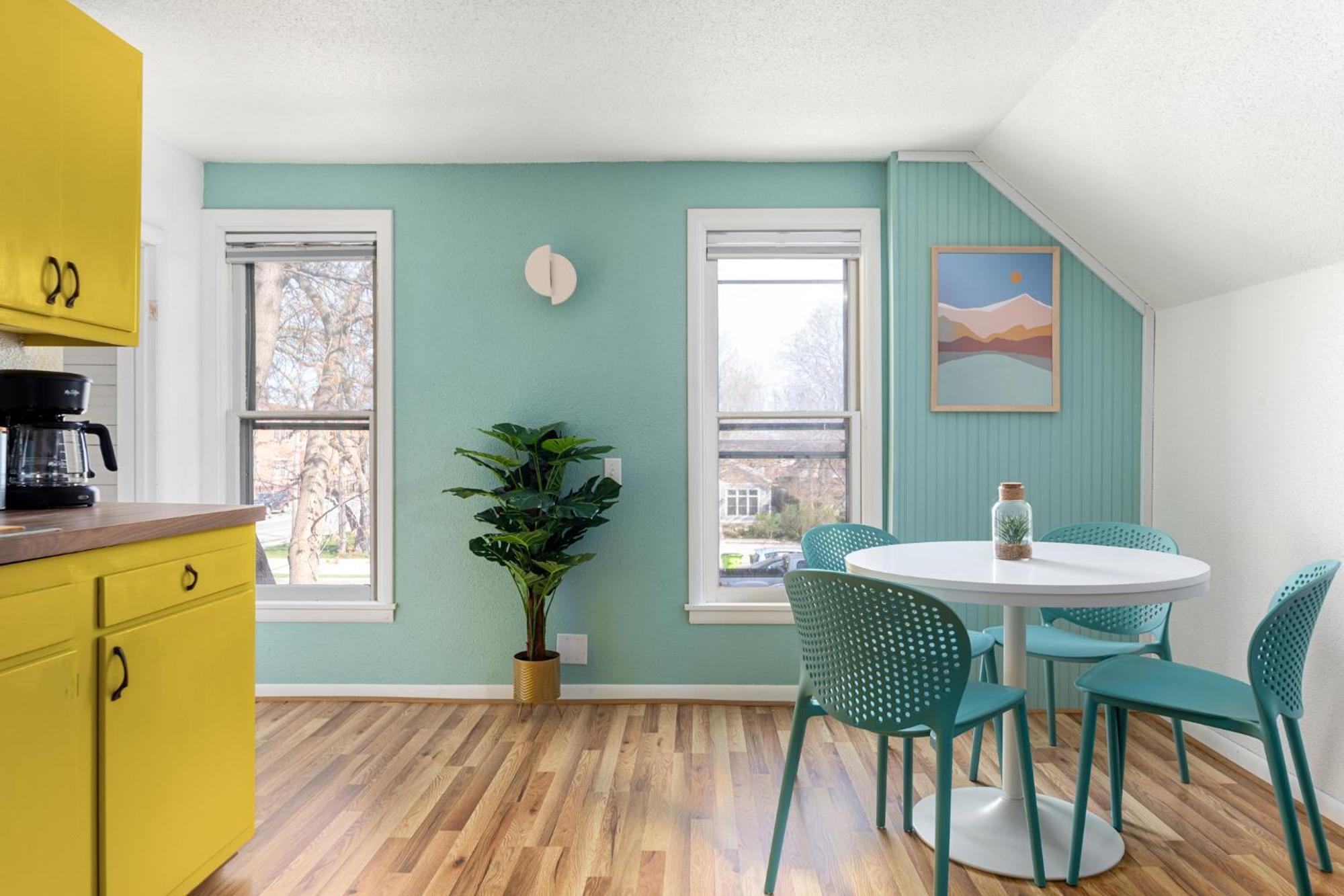 Vintage Vibes Duplex Downtown Ac Restaurants Traverse City