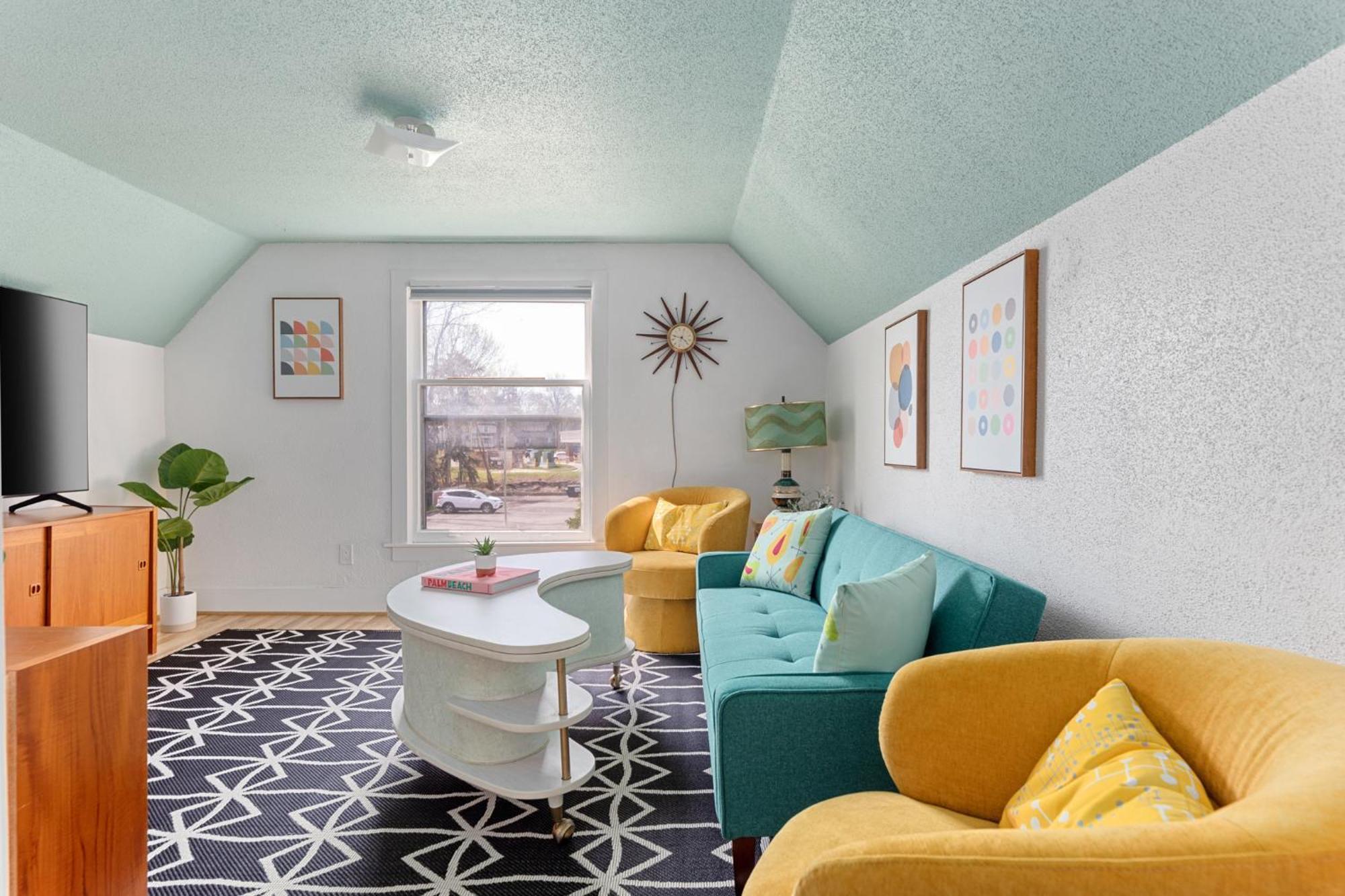 Vintage Vibes Duplex Downtown Ac Restaurants Traverse City