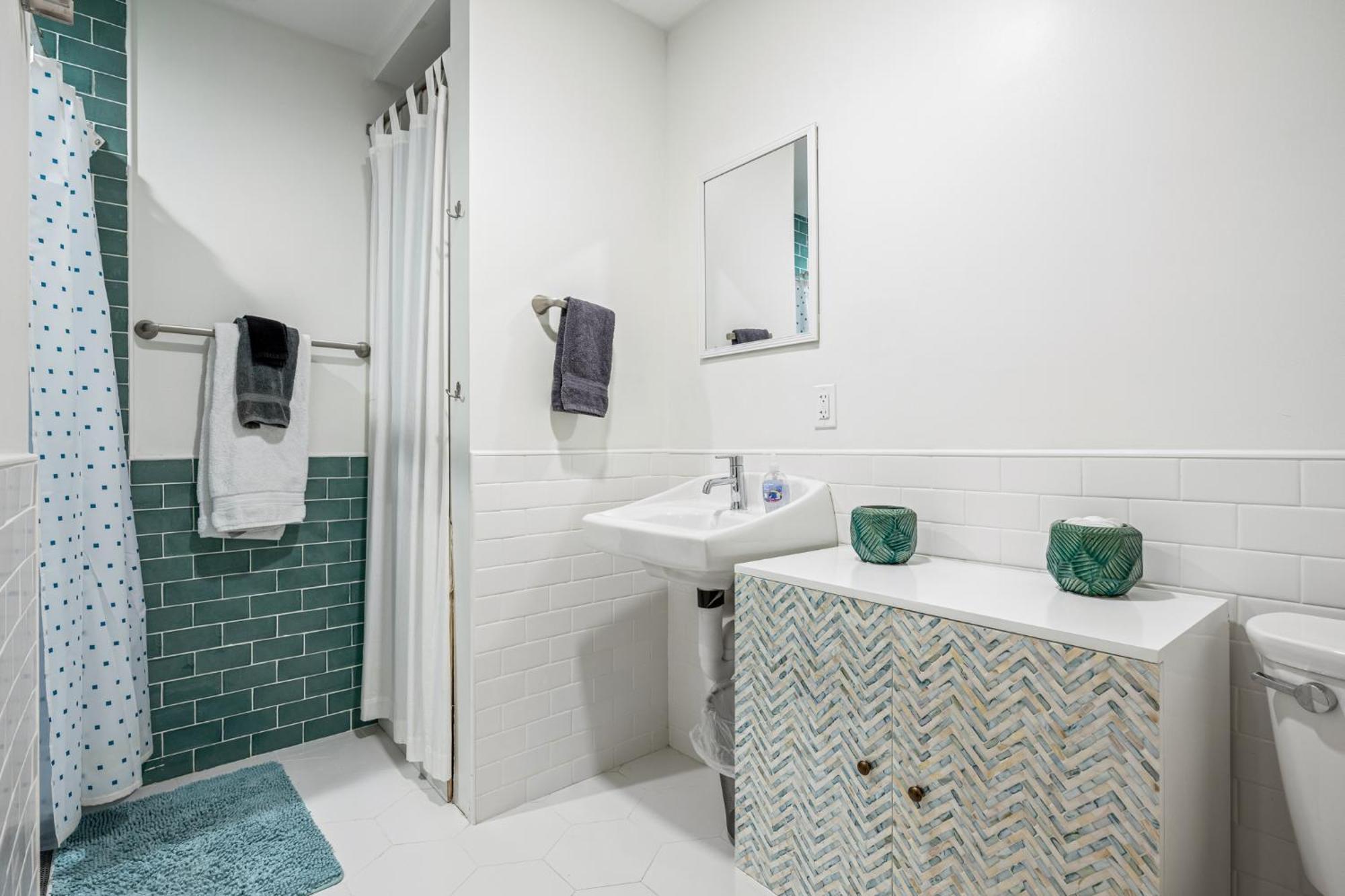 Heart Of Traverse Ac Ada Compliant Downtown Apartment Traverse City