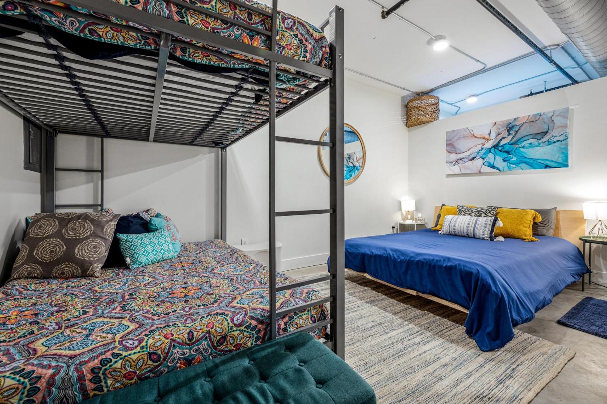 Heart Of Traverse Ac Ada Compliant Downtown Apartment