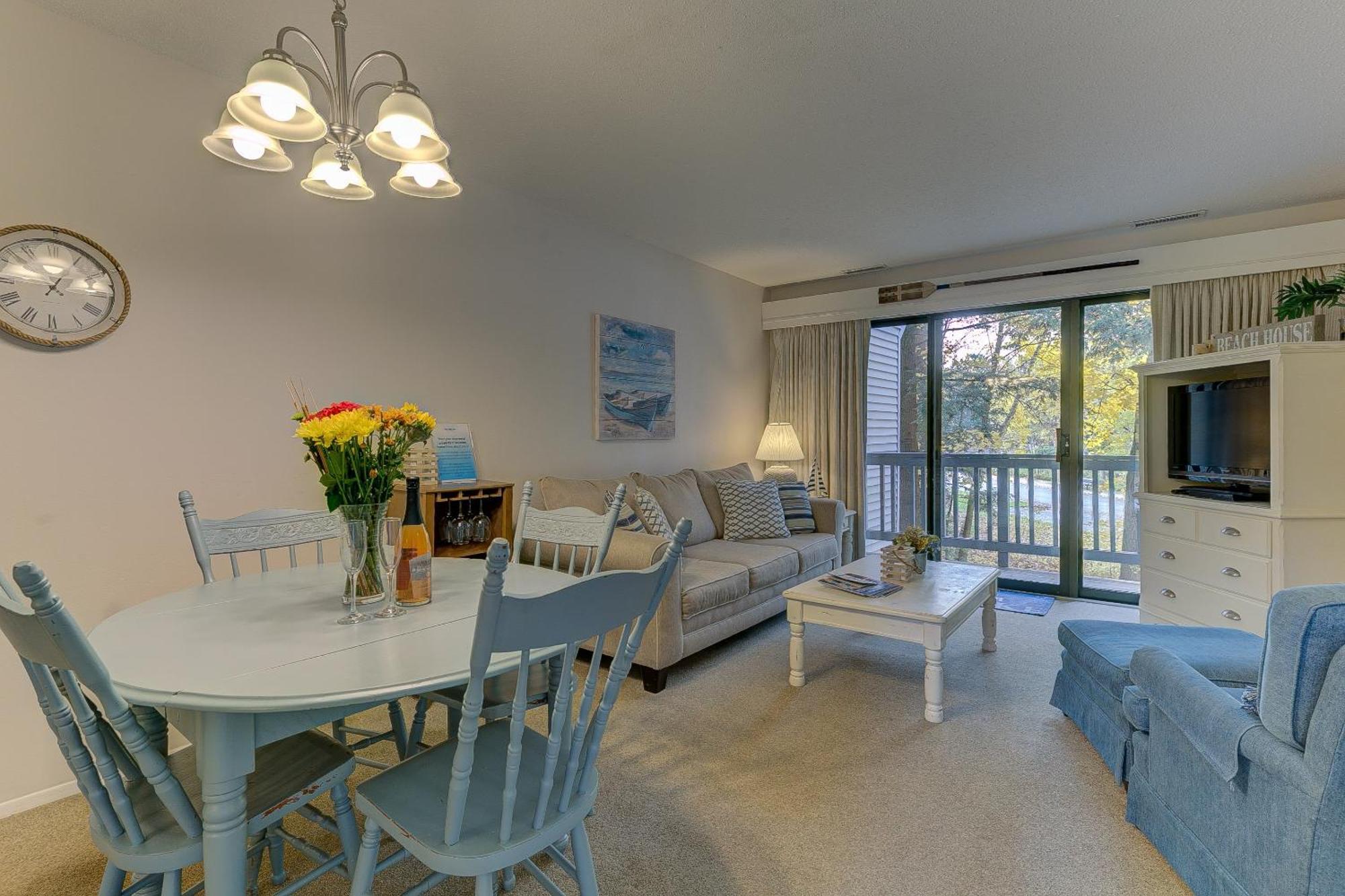 Gorgeous Grand Traverse Bay Front Apartment *