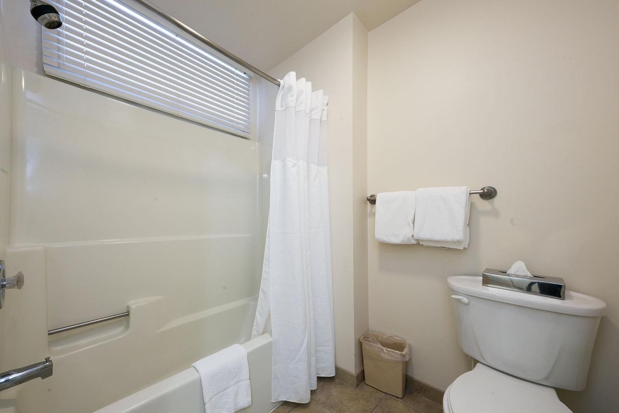 Apartment Stunning With Access The Shores 5719 Traverse City