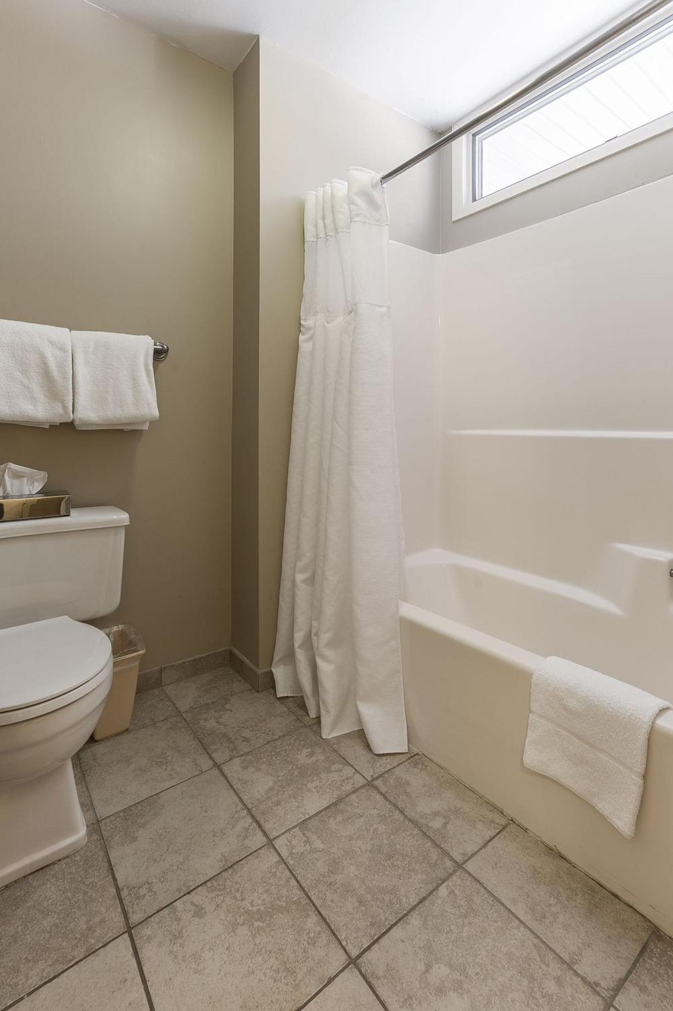 Apartment Stunning Views At The Shores Traverse City