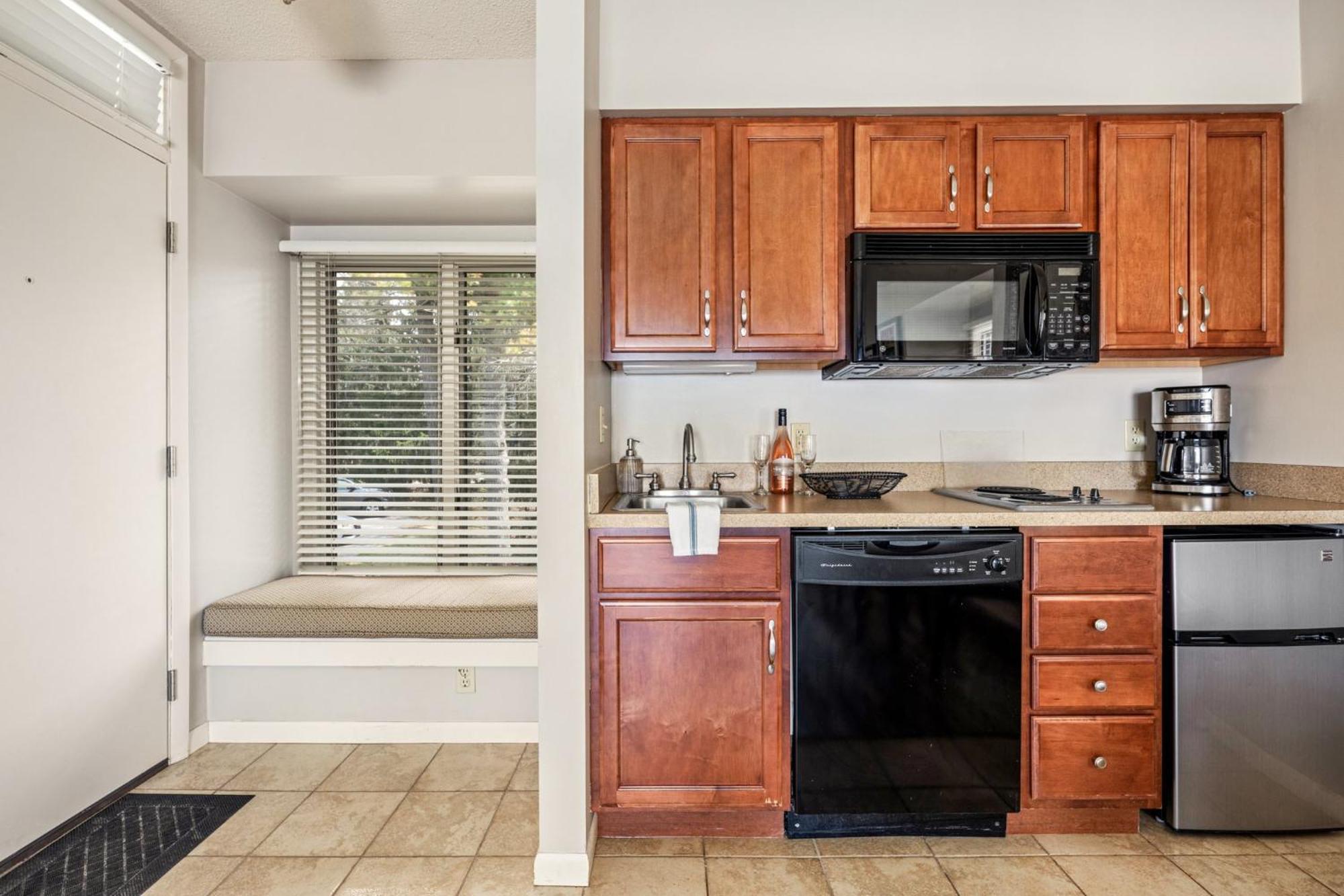 Apartment Stunning Views At The Shores Traverse City